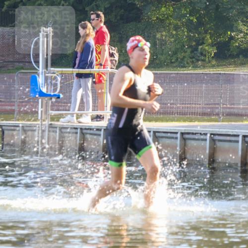 08.09.2024 - Stadtparktriathlon Luisa Fischer http://msf.ph/oto/6997768 08.09.2024 09:05:21 Schwimmen 133 meine-sportfotos.de