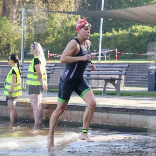 08.09.2024 - Stadtparktriathlon Luisa Fischer http://msf.ph/oto/6997777 08.09.2024 09:05:24 Schwimmen 133 meine-sportfotos.de