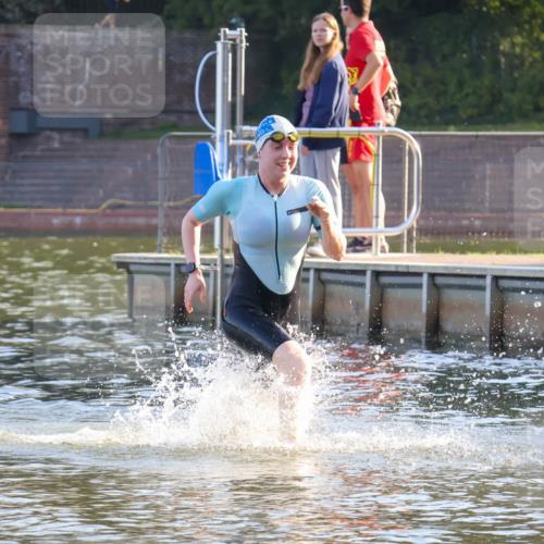08.09.2024 - Stadtparktriathlon Luisa Fischer http://msf.ph/oto/6997820 08.09.2024 09:05:32 Schwimmen 159 meine-sportfotos.de