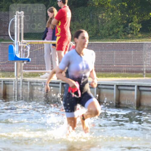 08.09.2024 - Stadtparktriathlon Luisa Fischer http://msf.ph/oto/6997963 08.09.2024 09:06:12 Schwimmen 153, 172 meine-sportfotos.de