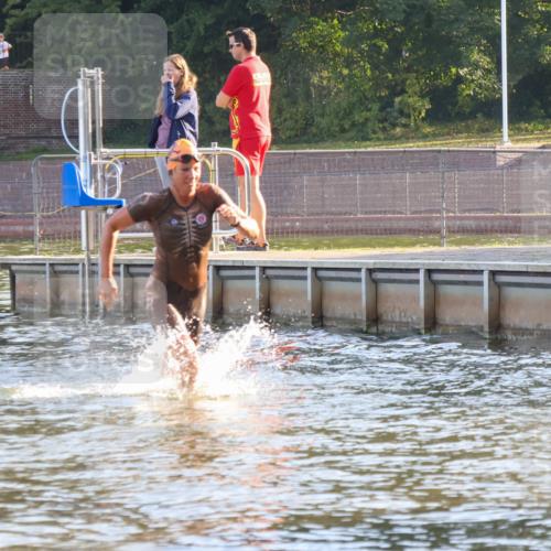 08.09.2024 - Stadtparktriathlon Luisa Fischer http://msf.ph/oto/6998056 08.09.2024 09:06:42 Schwimmen 138, 150 meine-sportfotos.de