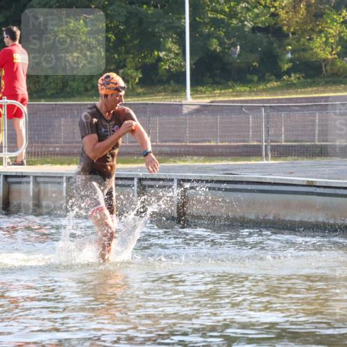 08.09.2024 - Stadtparktriathlon Luisa Fischer http://msf.ph/oto/6998067 08.09.2024 09:06:43 Schwimmen 138, 150 meine-sportfotos.de
