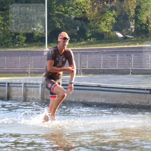 08.09.2024 - Stadtparktriathlon Luisa Fischer http://msf.ph/oto/6998069 08.09.2024 09:06:44 Schwimmen 138, 150 meine-sportfotos.de