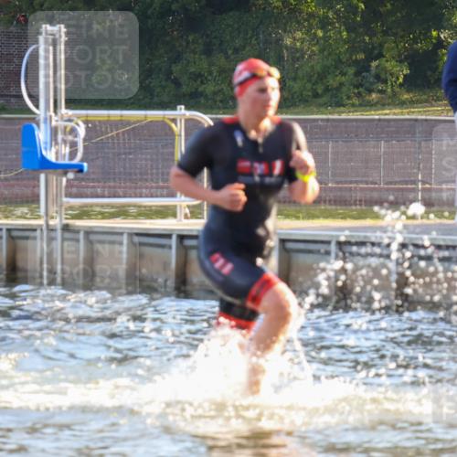 08.09.2024 - Stadtparktriathlon Luisa Fischer http://msf.ph/oto/6998200 08.09.2024 09:07:16 Schwimmen 157, 173 meine-sportfotos.de