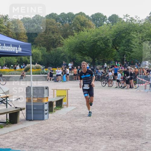 08.09.2024 - Stadtparktriathlon Luisa Fischer http://msf.ph/oto/6998295 08.09.2024 11:58:51 Ziel 504, 554 meine-sportfotos.de