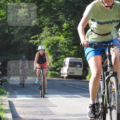 08.09.2024 - Stadtparktriathlon Zöllner http://msf.ph/oto/6998406 08.09.2024 10:55:36 Radfahren 266, 268, 281, 296, 298, 307, 439 meine-sportfotos.de
