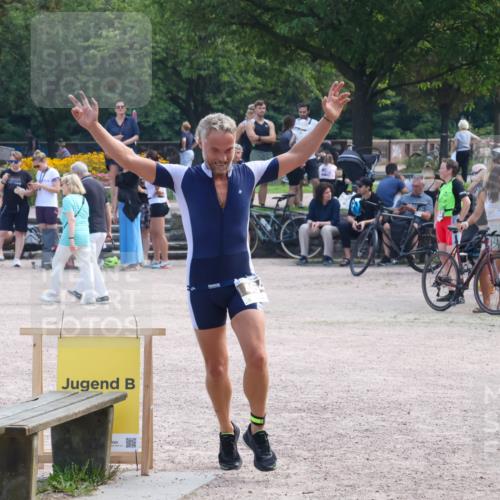 08.09.2024 - Stadtparktriathlon Luisa Fischer http://msf.ph/oto/6998417 08.09.2024 11:59:28 Ziel 464 meine-sportfotos.de