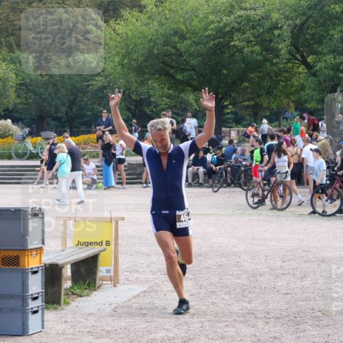 08.09.2024 - Stadtparktriathlon Luisa Fischer http://msf.ph/oto/6998430 08.09.2024 11:59:28 Ziel 464 meine-sportfotos.de
