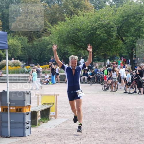 08.09.2024 - Stadtparktriathlon Luisa Fischer http://msf.ph/oto/6998436 08.09.2024 11:59:29 Ziel 464 meine-sportfotos.de