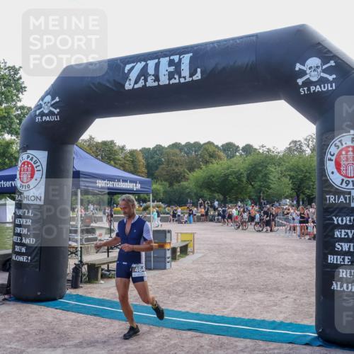08.09.2024 - Stadtparktriathlon Luisa Fischer http://msf.ph/oto/6998493 08.09.2024 11:59:31 Ziel 464 meine-sportfotos.de