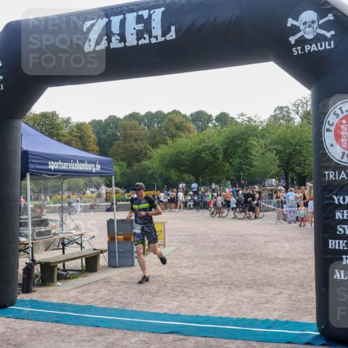 08.09.2024 - Stadtparktriathlon Luisa Fischer http://msf.ph/oto/6998779 08.09.2024 12:00:25 Ziel 544 meine-sportfotos.de