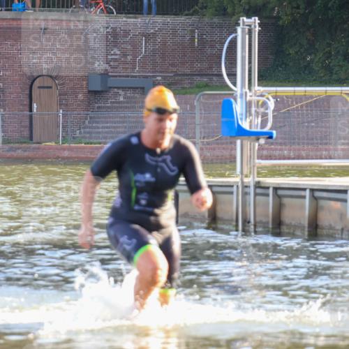 08.09.2024 - Stadtparktriathlon Luisa Fischer http://msf.ph/oto/6998830 08.09.2024 09:09:56 Schwimmen 169 meine-sportfotos.de