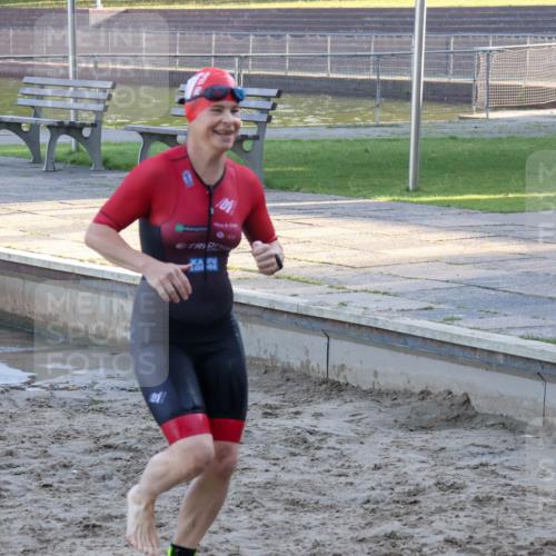 08.09.2024 - Stadtparktriathlon Luisa Fischer http://msf.ph/oto/6998869 08.09.2024 09:10:42 Schwimmen 148 meine-sportfotos.de