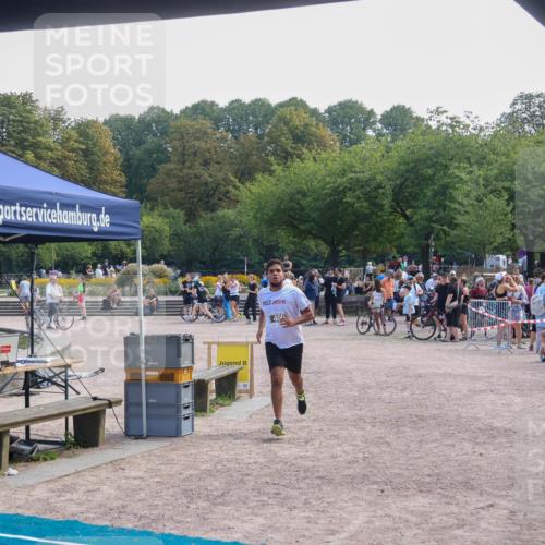 08.09.2024 - Stadtparktriathlon Luisa Fischer http://msf.ph/oto/6998892 08.09.2024 12:01:50 Ziel 400 meine-sportfotos.de