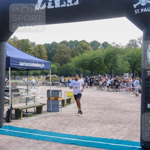 08.09.2024 - Stadtparktriathlon Luisa Fischer http://msf.ph/oto/6998900 08.09.2024 12:01:50 Ziel 400 meine-sportfotos.de