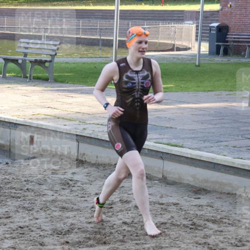 08.09.2024 - Stadtparktriathlon Luisa Fischer http://msf.ph/oto/6998908 08.09.2024 09:10:58 Schwimmen 141 meine-sportfotos.de