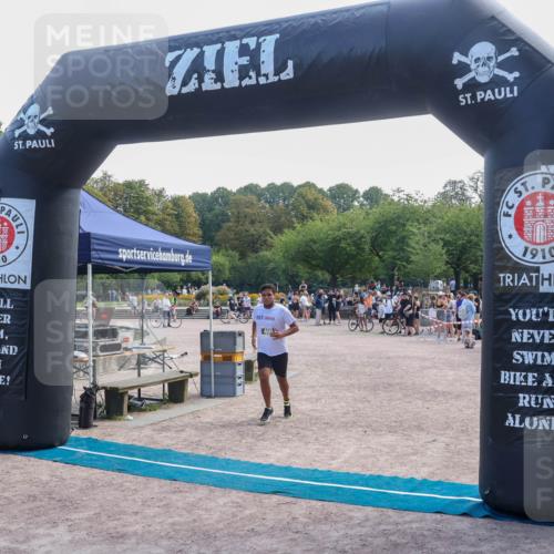 08.09.2024 - Stadtparktriathlon Luisa Fischer http://msf.ph/oto/6998910 08.09.2024 12:01:50 Ziel 400 meine-sportfotos.de