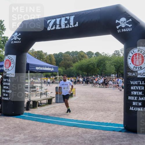 08.09.2024 - Stadtparktriathlon Luisa Fischer http://msf.ph/oto/6998921 08.09.2024 12:01:50 Ziel 400 meine-sportfotos.de