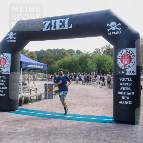08.09.2024 - Stadtparktriathlon Luisa Fischer http://msf.ph/oto/6999096 08.09.2024 12:03:20 Ziel 412, 499, 501 meine-sportfotos.de