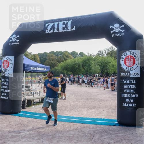 08.09.2024 - Stadtparktriathlon Luisa Fischer http://msf.ph/oto/6999101 08.09.2024 12:03:20 Ziel 412, 499, 501 meine-sportfotos.de