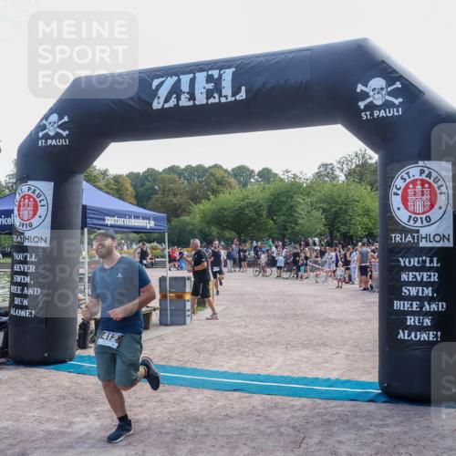 08.09.2024 - Stadtparktriathlon Luisa Fischer http://msf.ph/oto/6999109 08.09.2024 12:03:21 Ziel 412, 499, 501 meine-sportfotos.de