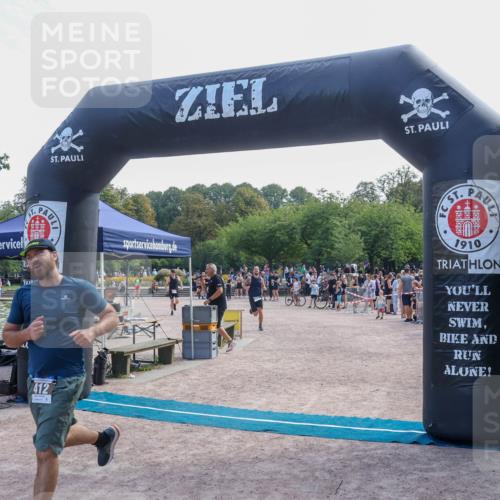 08.09.2024 - Stadtparktriathlon Luisa Fischer http://msf.ph/oto/6999115 08.09.2024 12:03:21 Ziel 412, 499, 501 meine-sportfotos.de