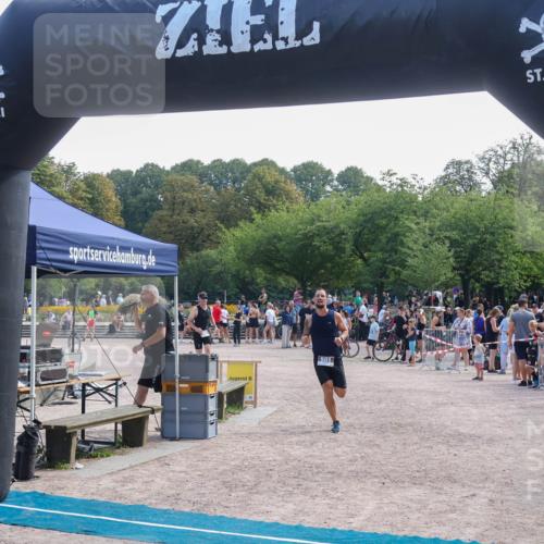 08.09.2024 - Stadtparktriathlon Luisa Fischer http://msf.ph/oto/6999137 08.09.2024 12:03:22 Ziel 412, 499, 501 meine-sportfotos.de