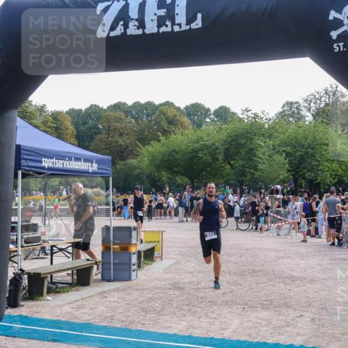 08.09.2024 - Stadtparktriathlon Luisa Fischer http://msf.ph/oto/6999146 08.09.2024 12:03:22 Ziel 412, 499, 501 meine-sportfotos.de