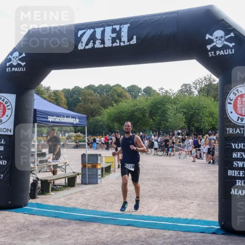08.09.2024 - Stadtparktriathlon Luisa Fischer http://msf.ph/oto/6999170 08.09.2024 12:03:23 Ziel 412, 499, 501 meine-sportfotos.de