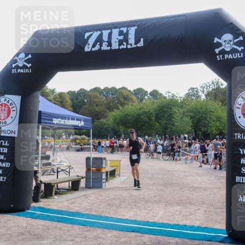 08.09.2024 - Stadtparktriathlon Luisa Fischer http://msf.ph/oto/6999202 08.09.2024 12:03:25 Ziel 412, 499, 501 meine-sportfotos.de