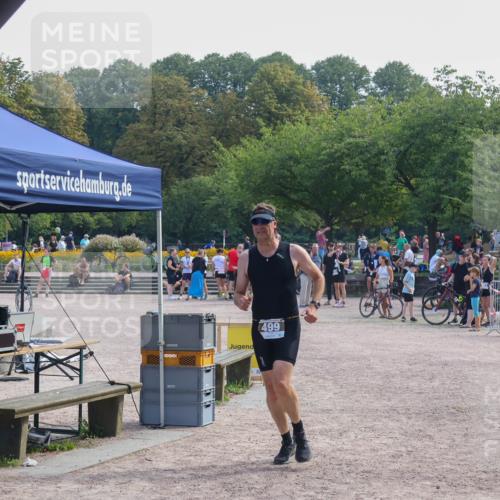 08.09.2024 - Stadtparktriathlon Luisa Fischer http://msf.ph/oto/6999209 08.09.2024 12:03:26 Ziel 412, 499, 501 meine-sportfotos.de