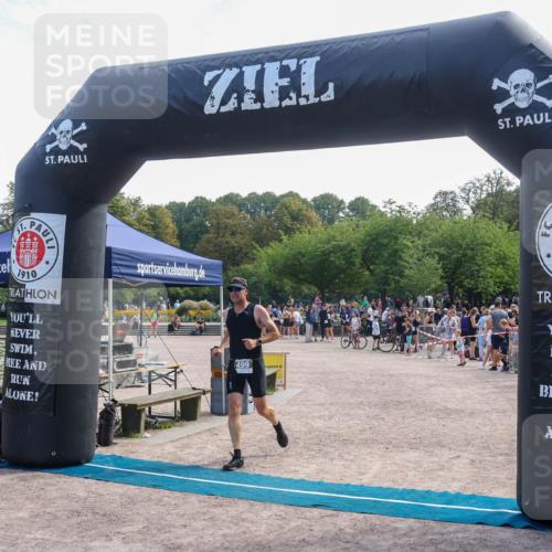 08.09.2024 - Stadtparktriathlon Luisa Fischer http://msf.ph/oto/6999215 08.09.2024 12:03:26 Ziel 412, 499, 501 meine-sportfotos.de