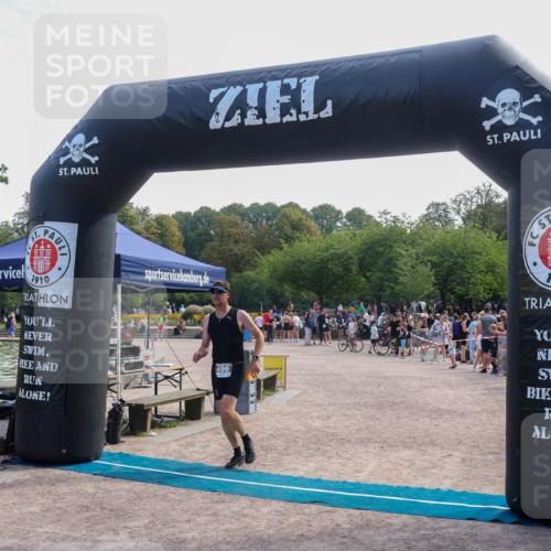 08.09.2024 - Stadtparktriathlon Luisa Fischer http://msf.ph/oto/6999226 08.09.2024 12:03:26 Ziel 412, 499, 501 meine-sportfotos.de