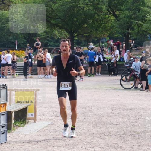 08.09.2024 - Stadtparktriathlon Luisa Fischer http://msf.ph/oto/6999346 08.09.2024 12:04:14 Ziel 547 meine-sportfotos.de