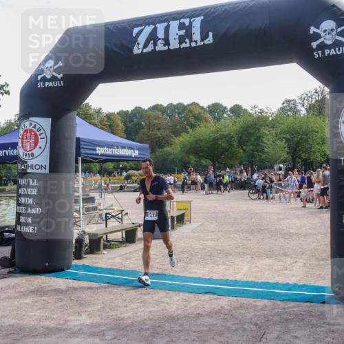 08.09.2024 - Stadtparktriathlon Luisa Fischer http://msf.ph/oto/6999363 08.09.2024 12:04:16 Ziel 547 meine-sportfotos.de