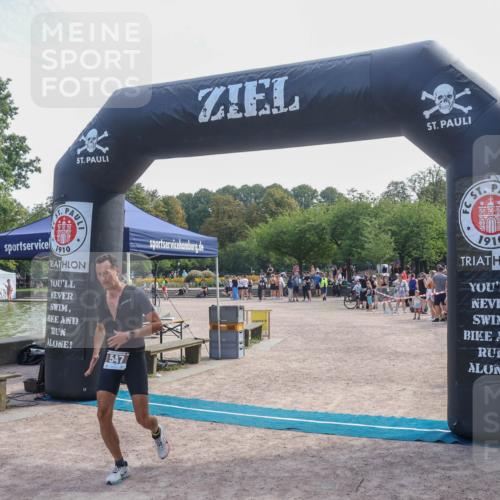 08.09.2024 - Stadtparktriathlon Luisa Fischer http://msf.ph/oto/6999379 08.09.2024 12:04:17 Ziel 547 meine-sportfotos.de