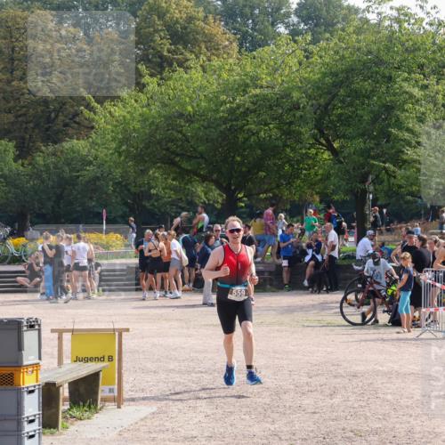 08.09.2024 - Stadtparktriathlon Luisa Fischer http://msf.ph/oto/6999415 08.09.2024 12:04:58 Ziel 559 meine-sportfotos.de
