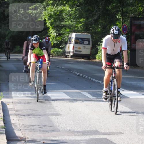 08.09.2024 - Stadtparktriathlon Zöllner http://msf.ph/oto/6999956 08.09.2024 11:01:03 Radfahren 289, 364, 392, 400, 405, 478, 551 meine-sportfotos.de