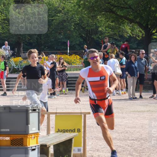 08.09.2024 - Stadtparktriathlon Luisa Fischer http://msf.ph/oto/7000134 08.09.2024 12:06:03 Ziel 529, 533 meine-sportfotos.de