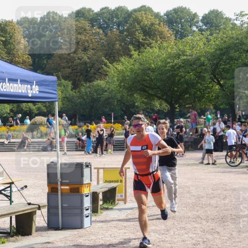 08.09.2024 - Stadtparktriathlon Luisa Fischer http://msf.ph/oto/7000150 08.09.2024 12:06:05 Ziel 529, 533 meine-sportfotos.de