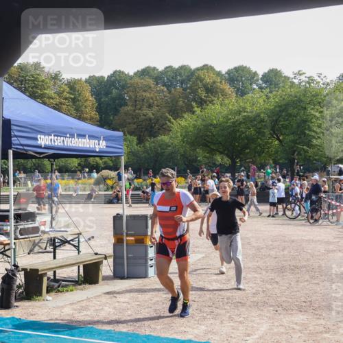 08.09.2024 - Stadtparktriathlon Luisa Fischer http://msf.ph/oto/7000161 08.09.2024 12:06:05 Ziel 529, 533 meine-sportfotos.de