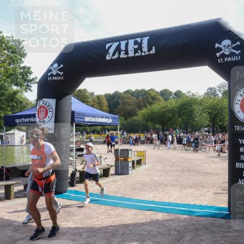 08.09.2024 - Stadtparktriathlon Luisa Fischer http://msf.ph/oto/7000198 08.09.2024 12:06:07 Ziel 525, 529, 533, 542 meine-sportfotos.de