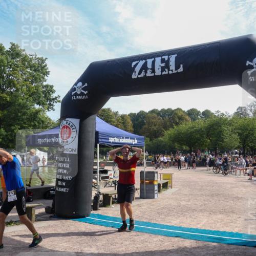 08.09.2024 - Stadtparktriathlon Luisa Fischer http://msf.ph/oto/7000238 08.09.2024 12:06:14 Ziel 525, 542 meine-sportfotos.de