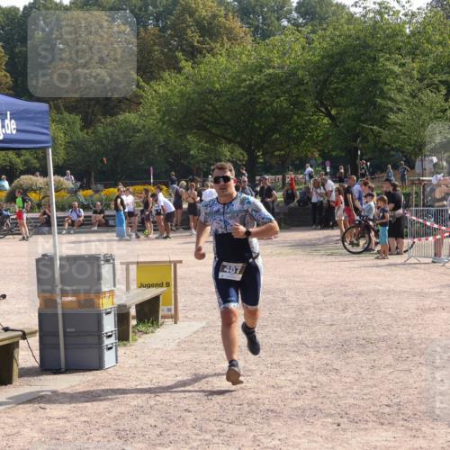 08.09.2024 - Stadtparktriathlon Luisa Fischer http://msf.ph/oto/7000486 08.09.2024 12:07:00 Ziel 487 meine-sportfotos.de