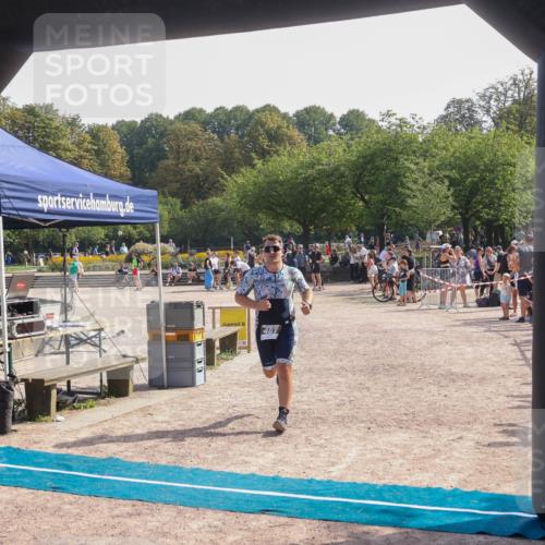 08.09.2024 - Stadtparktriathlon Luisa Fischer http://msf.ph/oto/7000500 08.09.2024 12:07:01 Ziel 487 meine-sportfotos.de