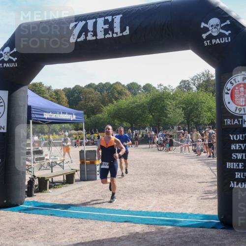 08.09.2024 - Stadtparktriathlon Luisa Fischer http://msf.ph/oto/7000629 08.09.2024 12:07:18 Ziel 519, 527, 562 meine-sportfotos.de