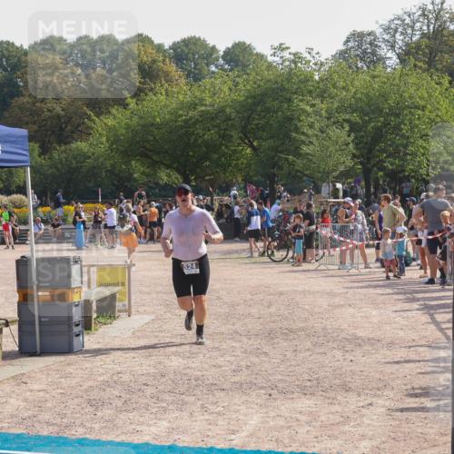08.09.2024 - Stadtparktriathlon Luisa Fischer http://msf.ph/oto/7000702 08.09.2024 12:07:24 Ziel 519, 524, 527 meine-sportfotos.de