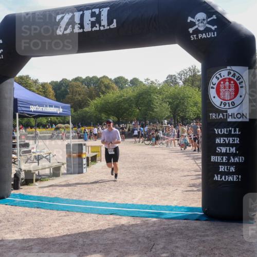 08.09.2024 - Stadtparktriathlon Luisa Fischer http://msf.ph/oto/7000712 08.09.2024 12:07:24 Ziel 519, 524, 527 meine-sportfotos.de