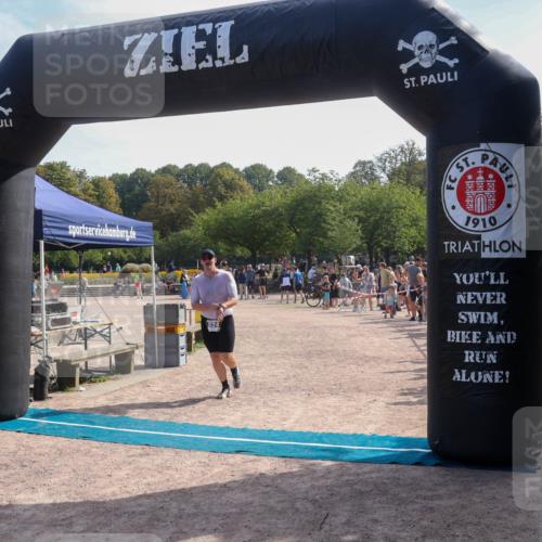 08.09.2024 - Stadtparktriathlon Luisa Fischer http://msf.ph/oto/7000719 08.09.2024 12:07:25 Ziel 519, 524, 527 meine-sportfotos.de
