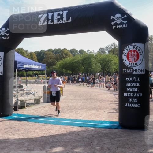 08.09.2024 - Stadtparktriathlon Luisa Fischer http://msf.ph/oto/7000724 08.09.2024 12:07:25 Ziel 519, 524, 527 meine-sportfotos.de